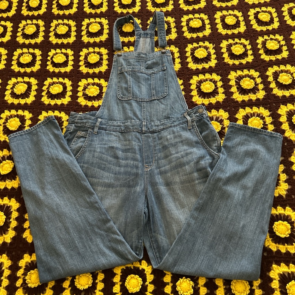 Women’s Old Navy  Blue Denim Overalls With A Relax Fit Sz M